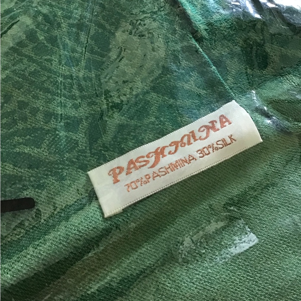 PASHMINA, “GREEN” Women’s Large Scarf Shawl Wrap - Brand New